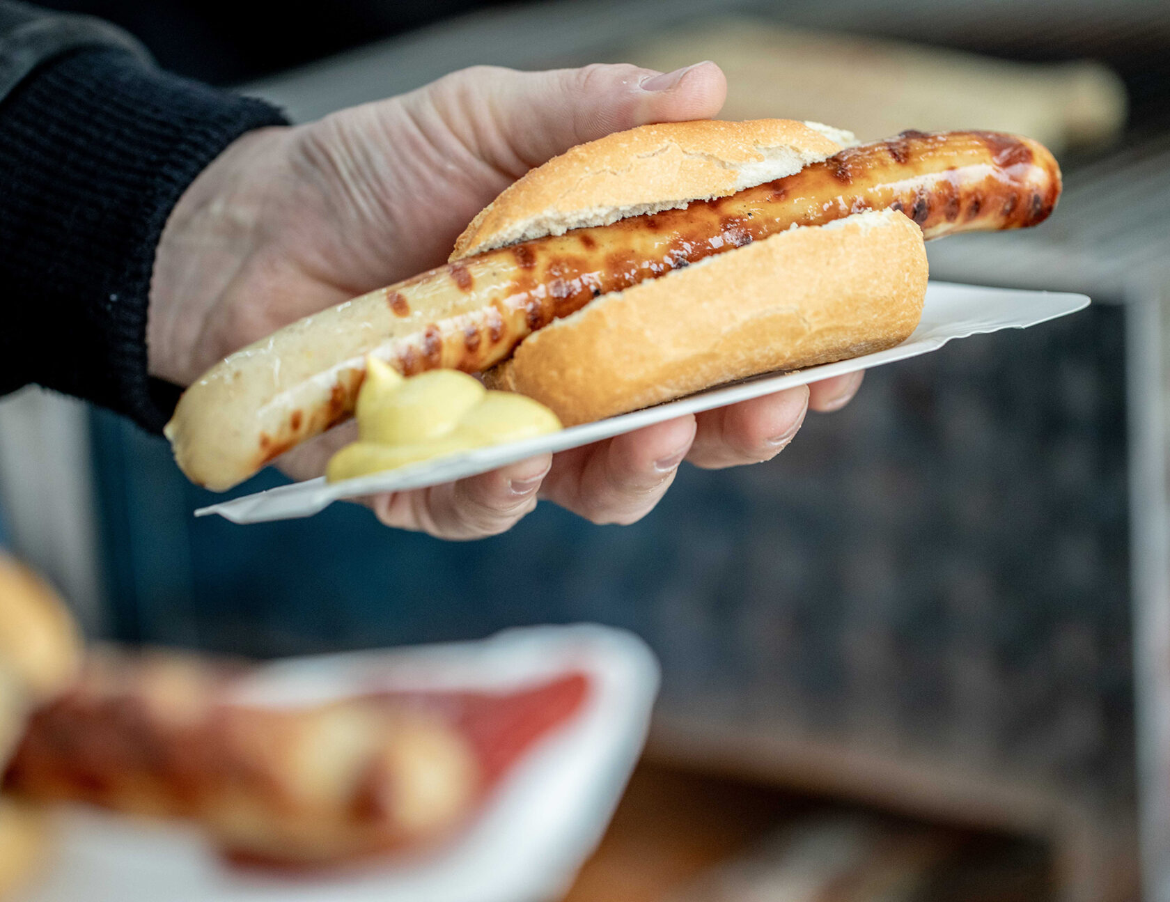 Bratwurst im Brötchen