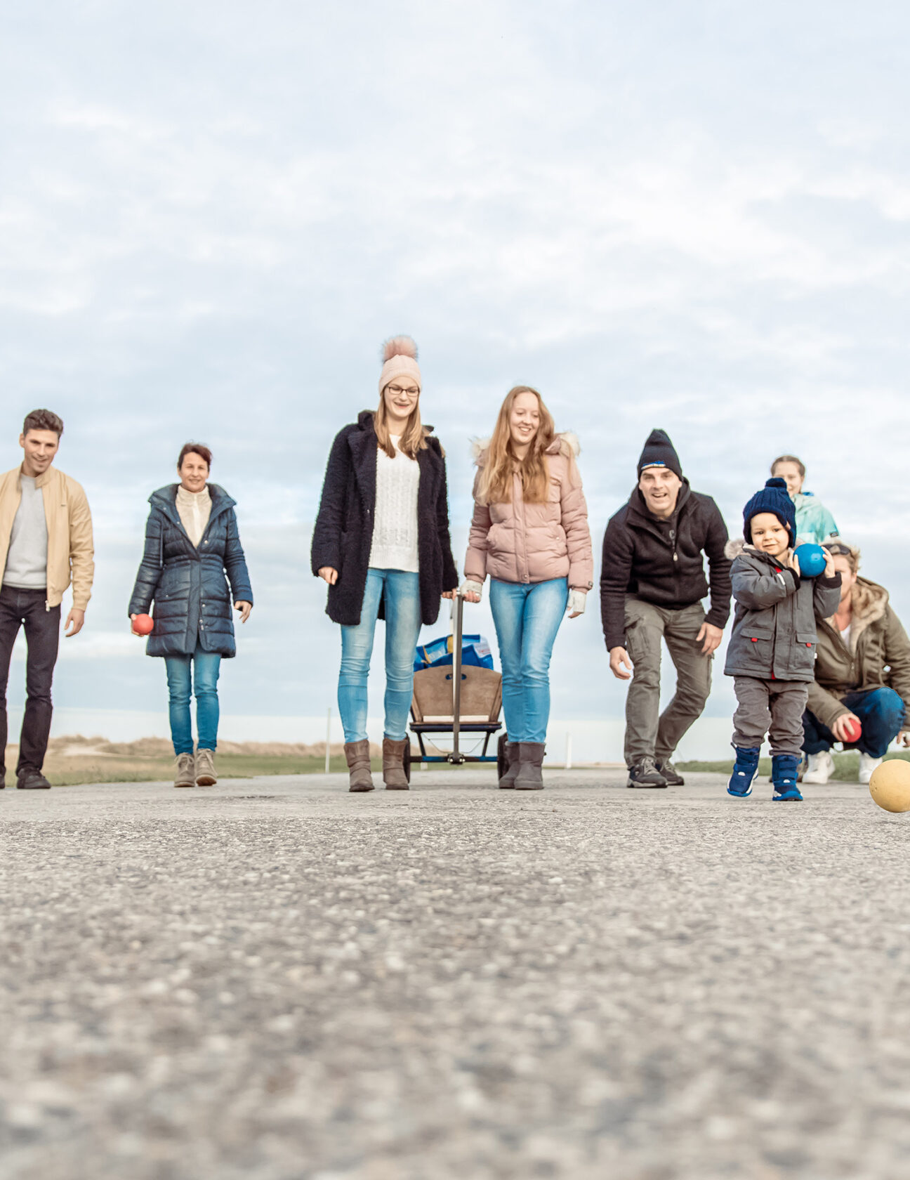 Boßeln, Teamaktivität, Winter, norddeutsch, Gruppen, sportlich, draußen