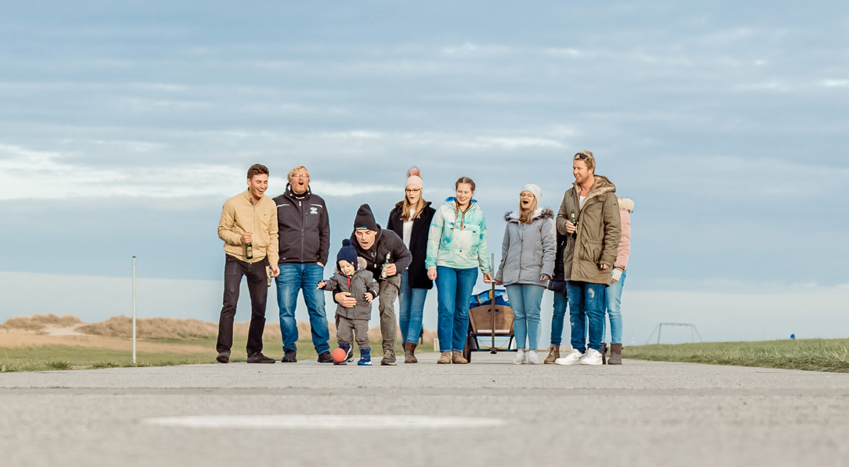 Boßeln, Teamaktivität, Winter, norddeutsch, Gruppen, sportlich, draußen